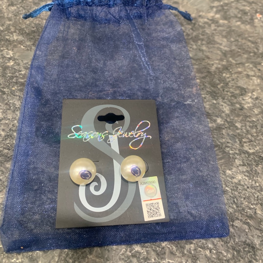 NWT Penn State Faux Pearl Earrings